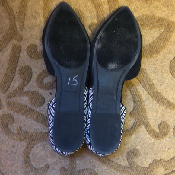 Cute two toned black and white flats, never worn! - Picture 3 of 5